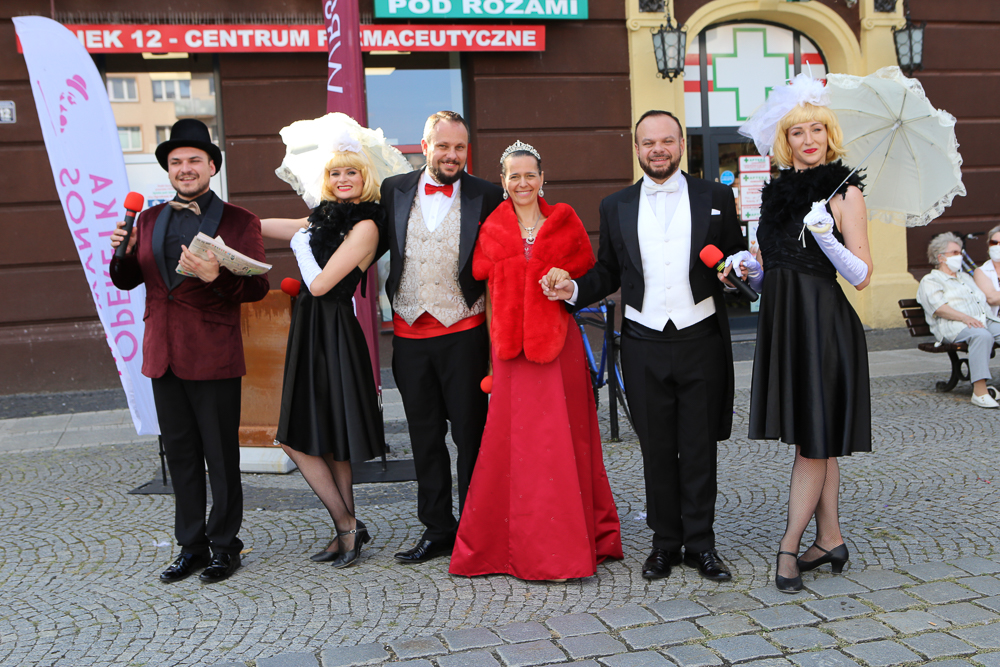W Raciborzu zaśpiewały Liza Wesołowska, Tomasz Maleszewski oraz Damian Domalewski. Obok nich wystąpili tancerze baletu Teatru Scena Kamienica.